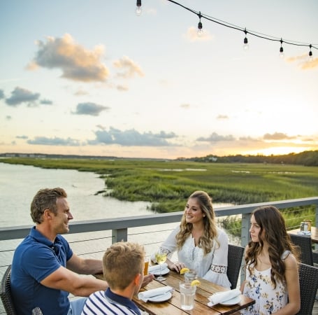 familing dining outdoors