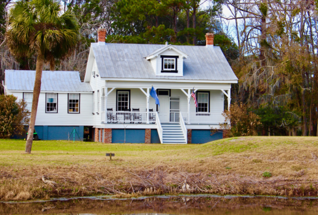 Bloody Point Lighthouse museum exterior