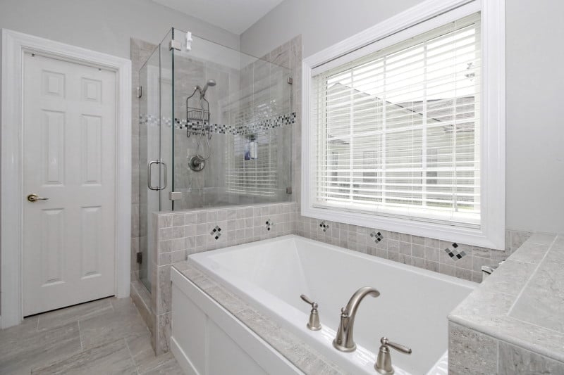 Royal Bay Circle bathtub