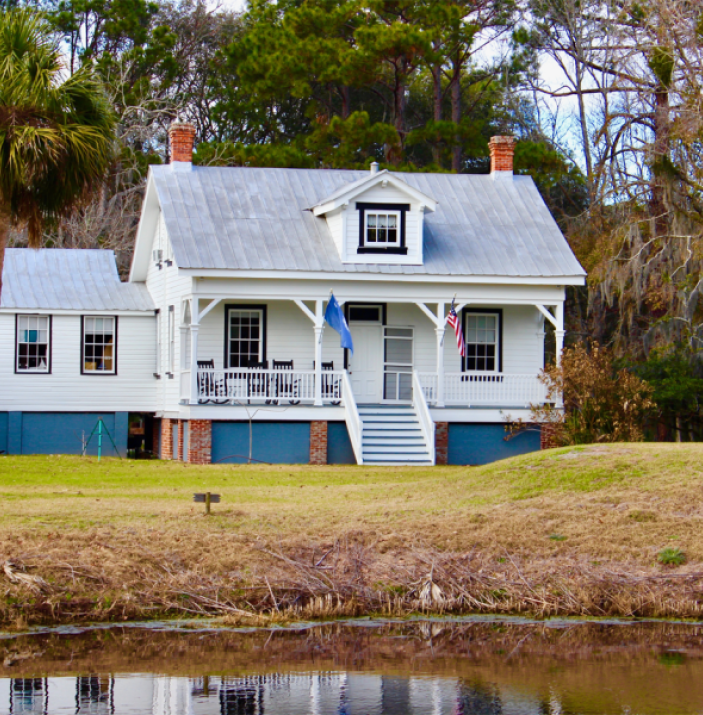 Bloody Point Lighthouse museum exterior